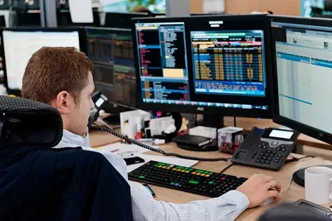 Российские брокеры увеличили прибыль на фоне роста ключевой ставки