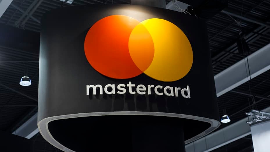 Mastercard прогнозирует, что продажи в США в праздничные дни снова вырастут на 3% благодаря рекламным акциям