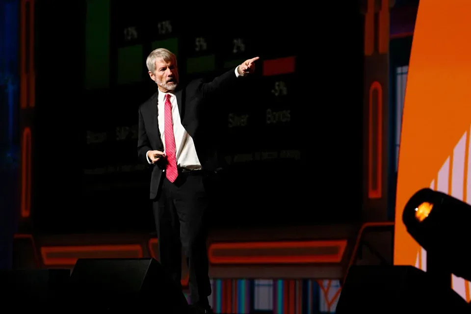 MicroStrategy привлекает 1 миллиард долларов для покупки биткоинов и погашения облигаций