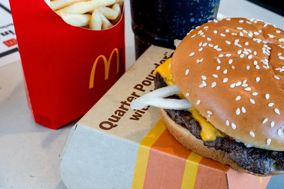 McDonald's столкнулся с падением продаж в США на 3,6% и снижением целевой цены до $260