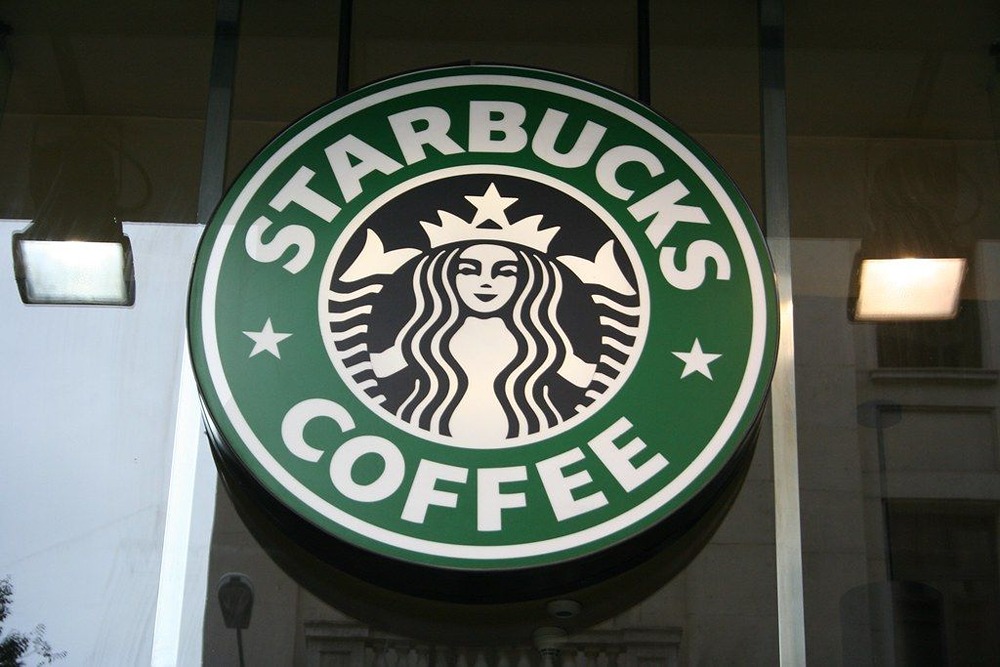 Starbucks снижает время ожидания и усиливает культуру гостеприимства на Leadership Experience 2025