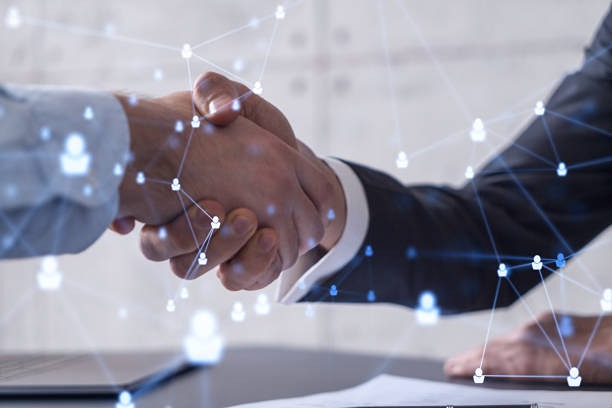 Продавцы Ozon смогут автоматически переносить товары на площадку ВКонтакте