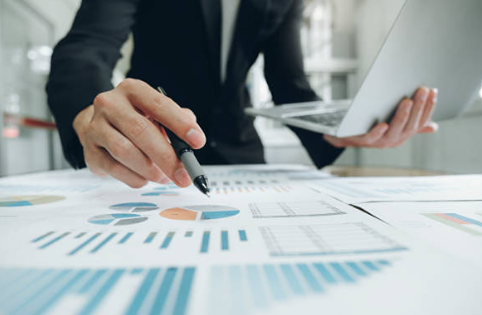 Кредитование юрлиц восстановится вслед за уменьшением процентных ставок — прогноз Александра Ведяхина