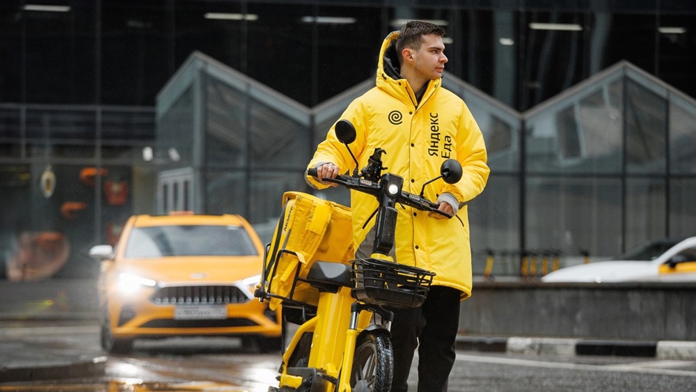 В Санкт-Петербурге ограничат скорость передвижения курьеров до 10 км/ч 