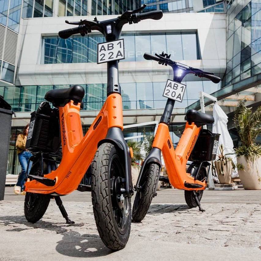 В Москве начали курсировать электроскутеры «Велобайк»