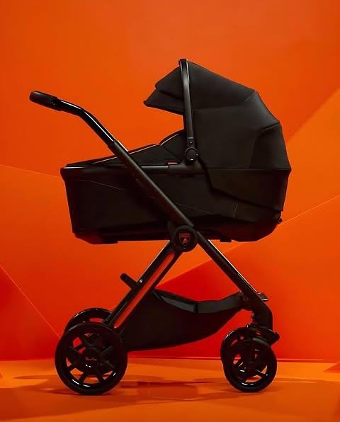Лимитированная коляска Reef AL Arancio от Lamborghini: роскошь для малышей с дизайном суперкаров