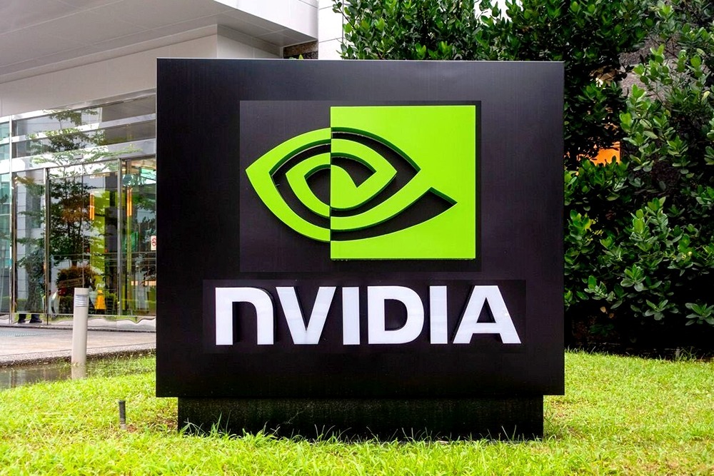 Nvidia возобновит продажи чипов в Китае после встречи с Трампом: что это значит для рынка ИИ