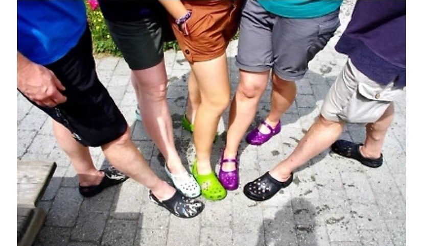 Почему кроксы могут навредить вашему здоровью: советы врачей по безопасной носке