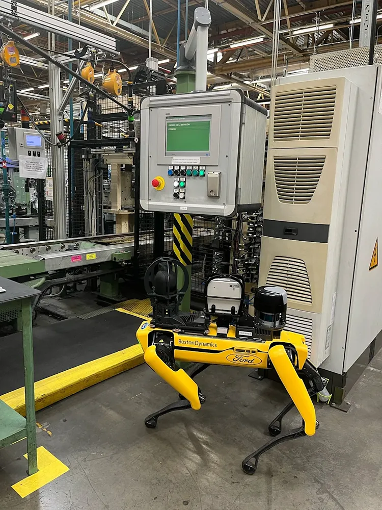 Робот-собака Sentinel на заводе Ford в Валенсии: инновации в техобслуживании