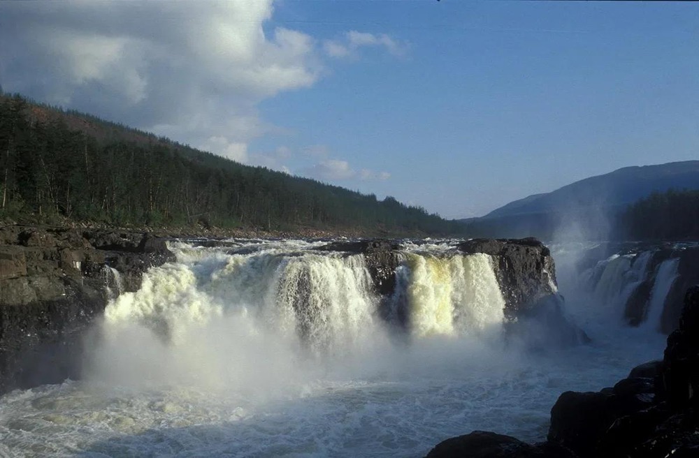 Где посмотреть самые красивые водопады России: путеводитель по Карачаево-Черкесии, Карелии, Северной Осетии и Дагестану