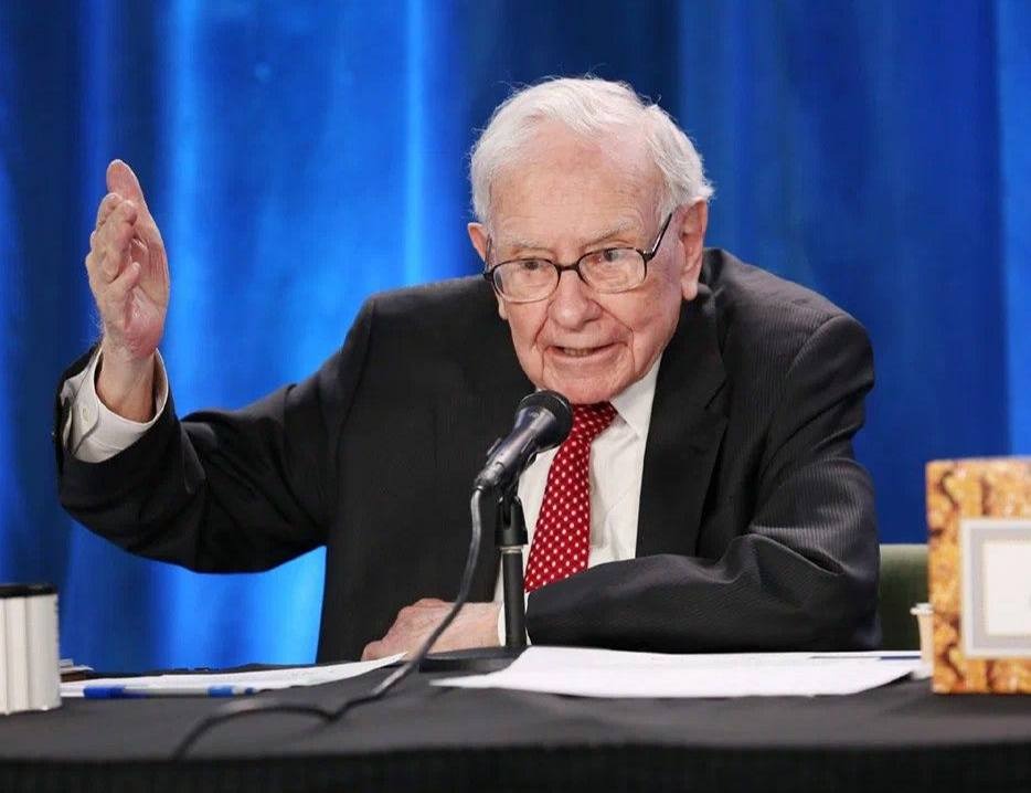 Секреты финансового успеха от Уоррена Баффета: сначала сбережения, потом расходы