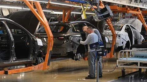 Снижение продаж вынуждает АвтоВАЗ перейти на сокращенную рабочую неделю