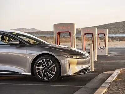 Lucid Air 2026: новые функции, увеличенный запас хода и доступ к Tesla Supercharger с 31 июля 2025