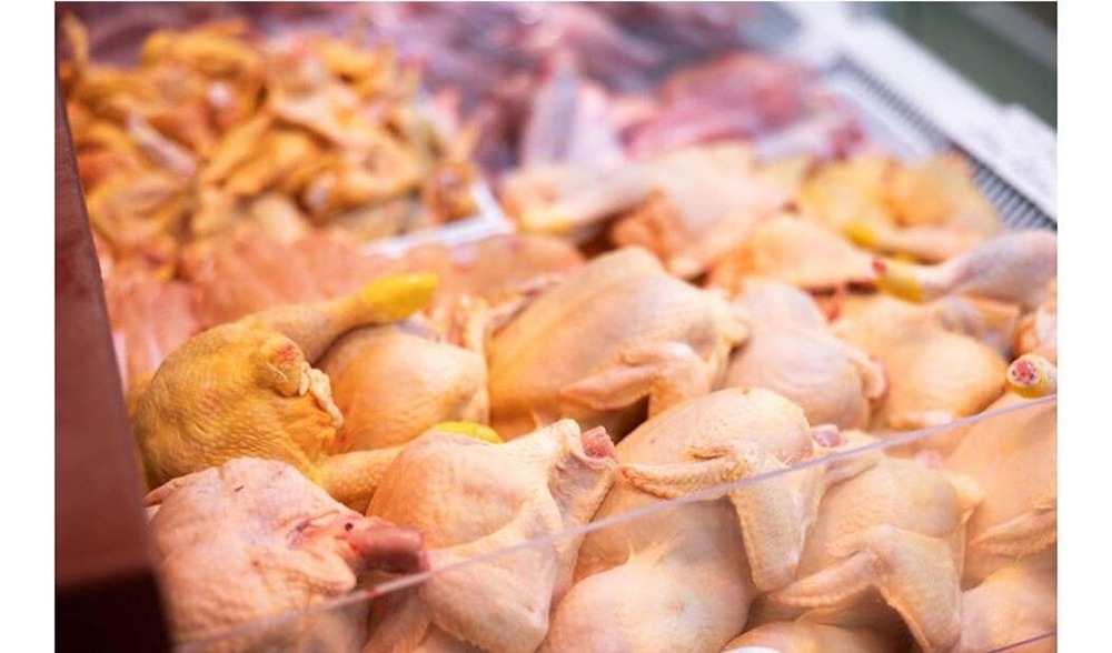 Почему мыть курицу перед приготовлением опасно — эксперты предупреждают о распространении бактерий