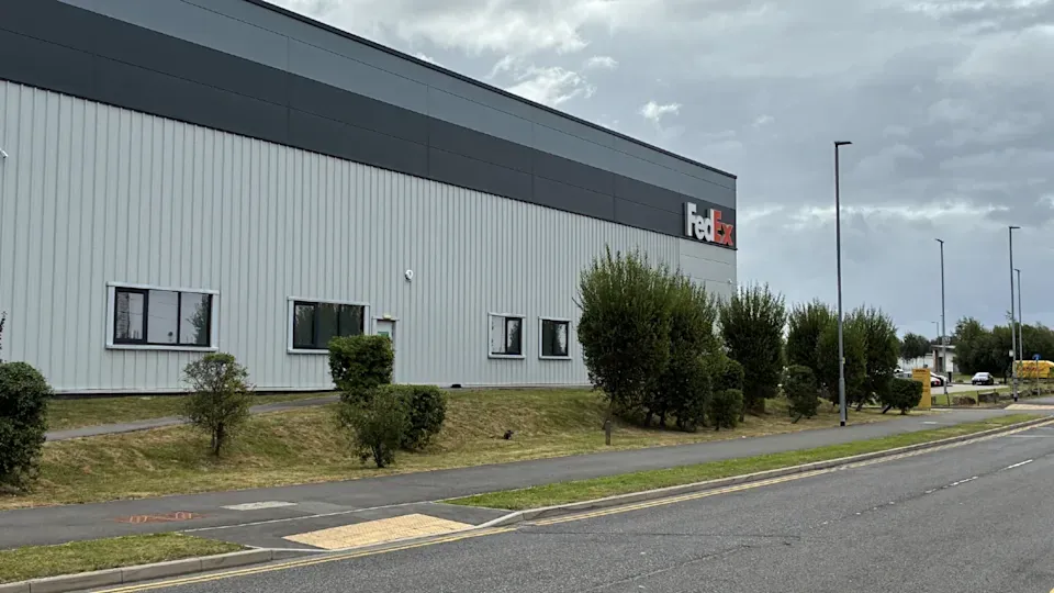 FedEx открыла новый логистический центр в Манчестере: передовые технологии и стратегическое развитие