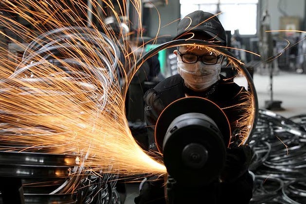 Китай не сможет быстро выйти из дефляции, сокращая промышленное производство