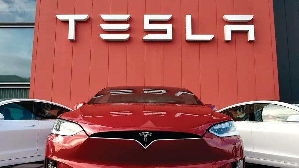 Акции Tesla снизились на 5,7% после объявления о снижении квартальных продаж