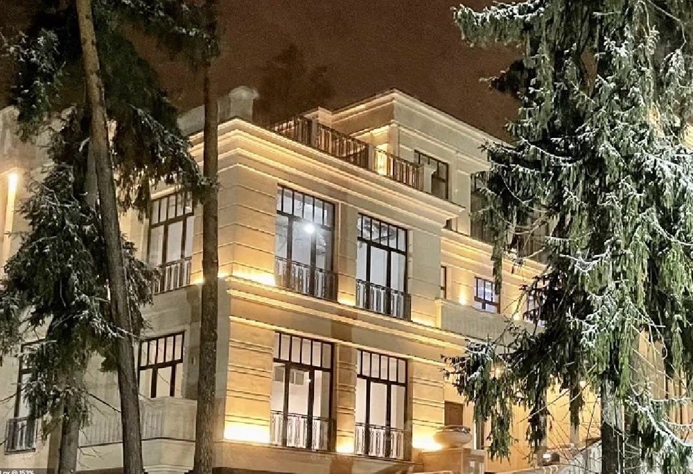 Самые дорогие особняки России: топ-3 элитных домов на продажу в Подмосковье и Москве