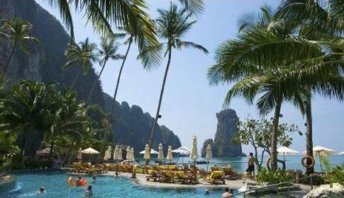 Самые роскошные путешествия россиян 2025 года: от Мальдив до Антарктиды за миллионы рублей