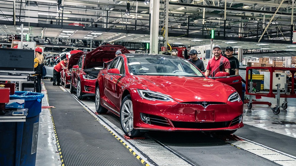 Илон Маск о будущем Tesla: сложности, снижение прибыли и планы по развитию роботакси
