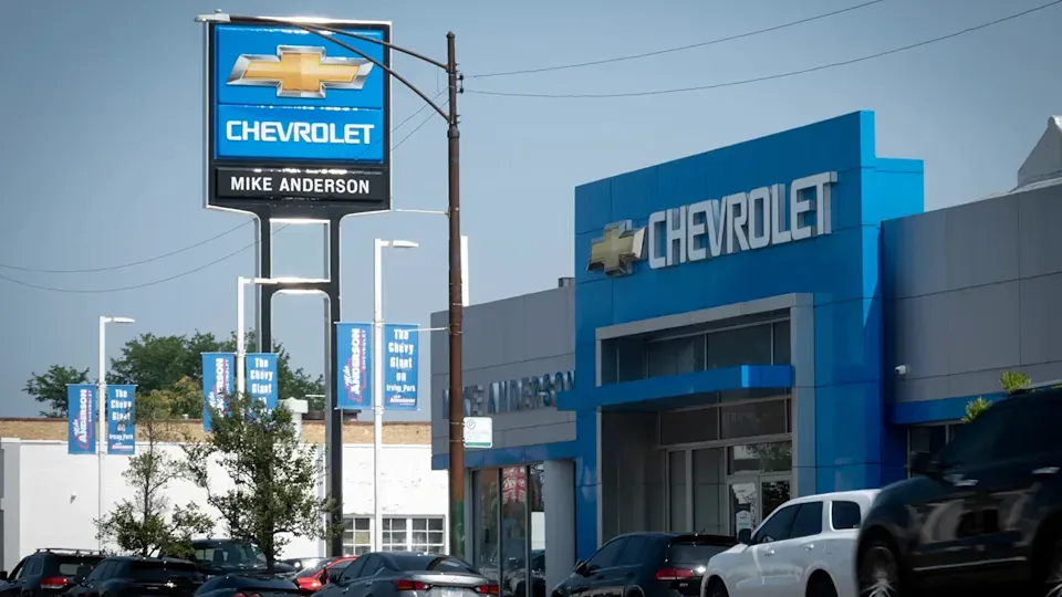 GM сталкивается с торговыми пошлинами: как это скажется на прибыли и развитии электромобилей