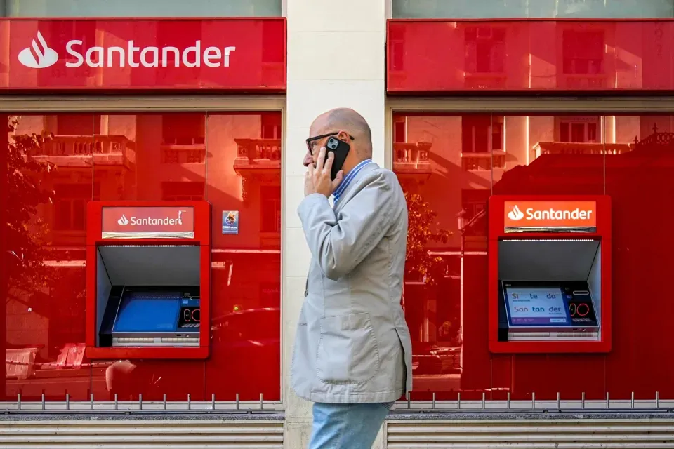 BlackRock инвестирует 1 миллиард долларов в год в кредиты Banco Santander