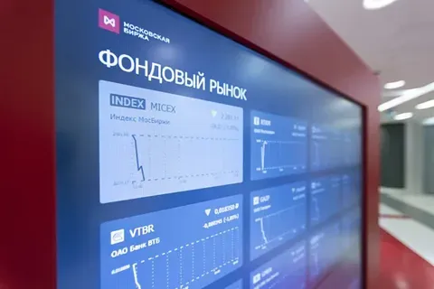 Индекс РТС опустился до 1081 пункта на фоне рисков вторичных санкций США