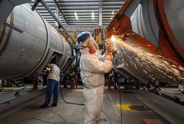 В июне прибыль китайских промышленных предприятий продолжила снижаться