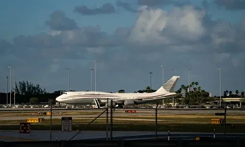 США потратят почти миллиард долларов на президентский Boeing