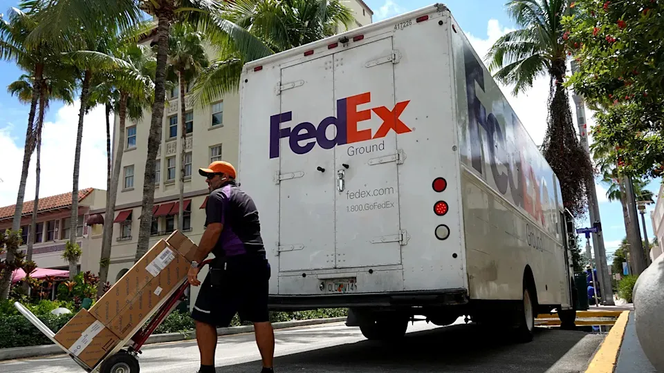FedEx и UPS увеличивают сборы: как изменения повлияют на стоимость доставки