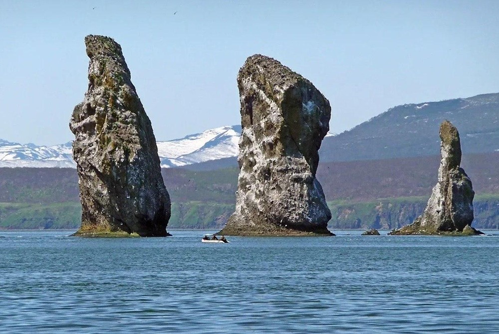Миф или реальность: скалы Три Брата на Камчатке не пострадали от землетрясения