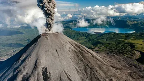 На Камчатке проснулся вулкан Ключевская Сопка