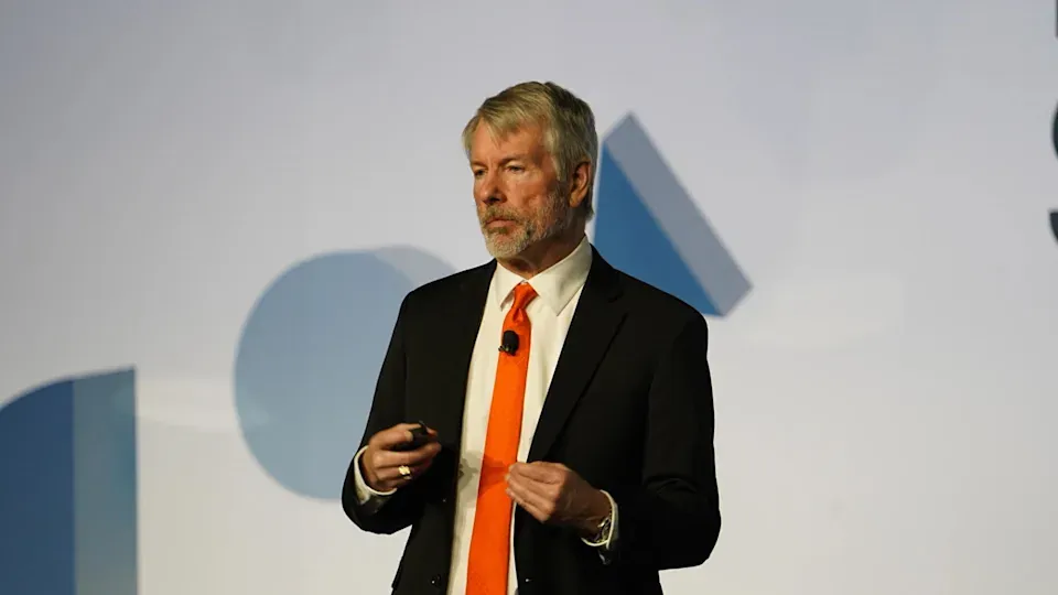 Strategy (MSTR) приобрела биткоинов на 2,4 млрд долларов перед запуском акций на Nasdaq