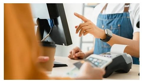 Перебои связи и угрозы беспилотников: почему стоит держать при себе наличные — мнение депутата Гутенёва