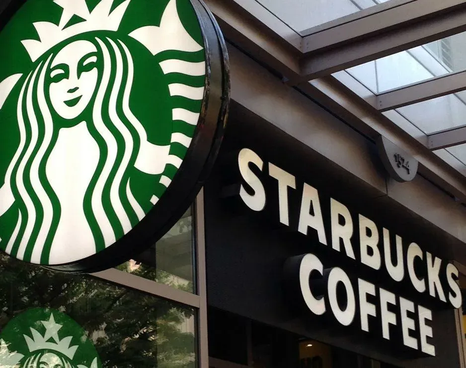 Starbucks увеличивает инвестиции и модернизирует магазины к 2026 году