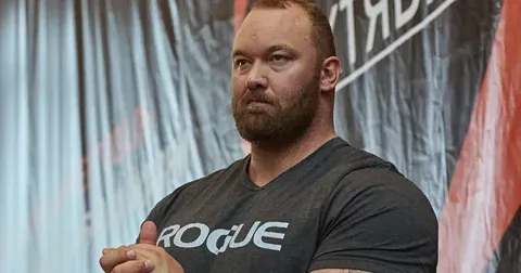 Хафтор Бьёрнссон («Гора») поднял в становой тяге 505 кг, установив новый мировой рекорд
