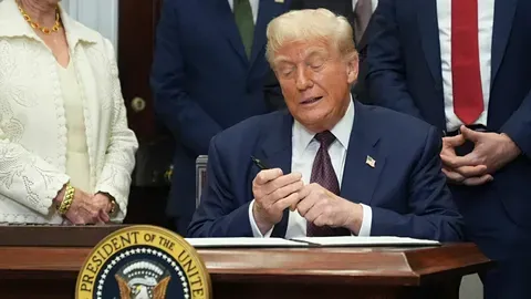 Трамп одобрил рост пошлин на импорт из Канады до 35%