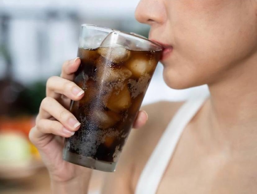 Диетическая кола опаснее обычной: как сахарозаменители нарушают работу кишечника и повышают риск диабета