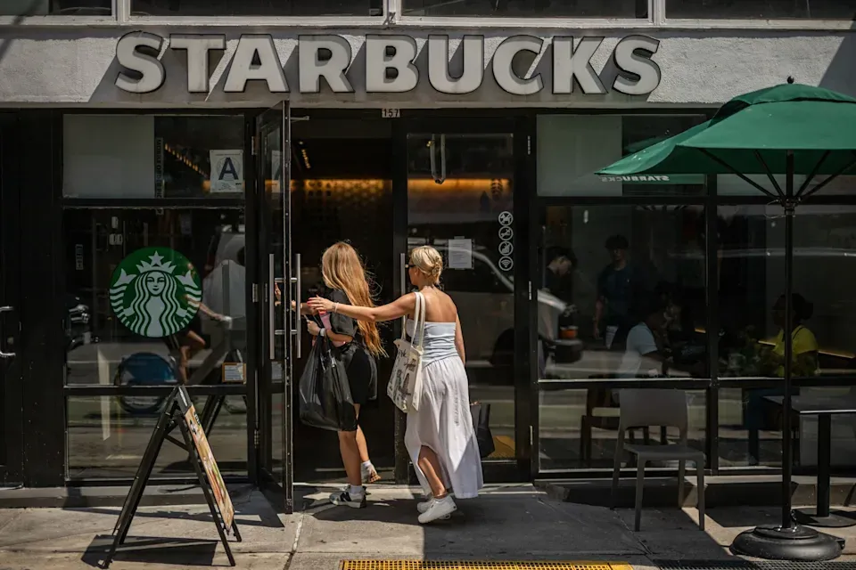 Starbucks разрабатывает здоровое меню: новые напитки и растительные опции