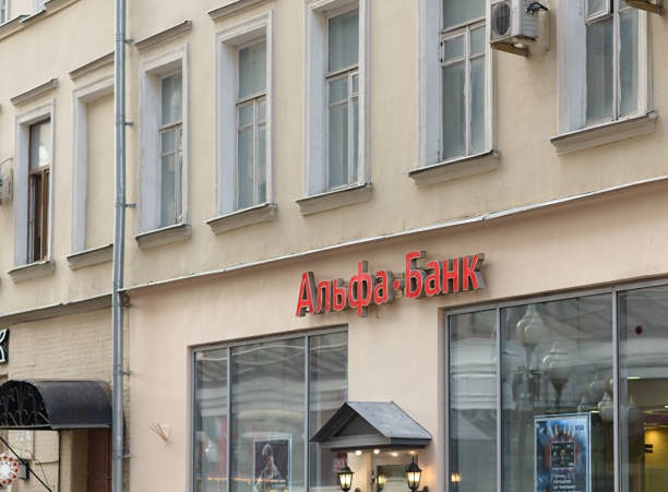 Почему крупнейшие банки России остановили снижение ставок по вкладам?