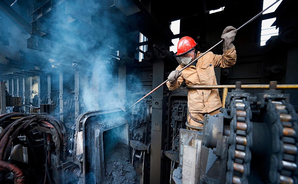 Северсталь в кризисе: почему акции выглядят как тяжёлая штанга и что дальше?