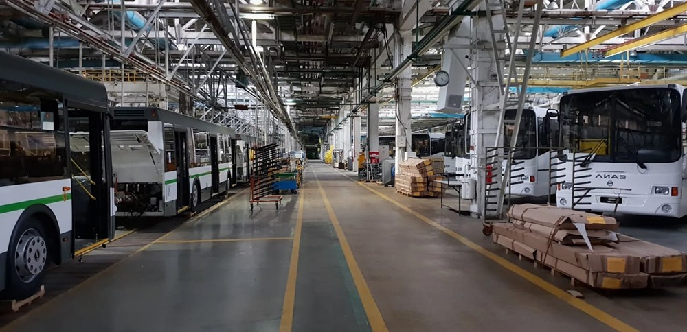 Российские автозаводы переходят на четырёхдневную рабочую неделю из-за кризиса спроса