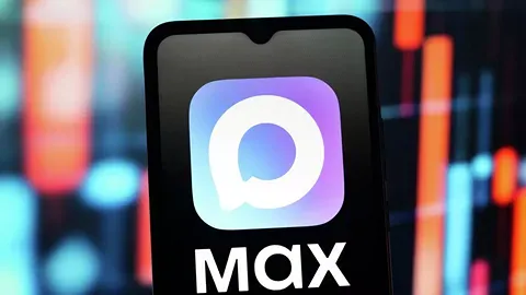 Почему мессенджер Max станет обязательным на всех новых смартфонах в России?