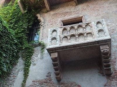 Связан ли Дом Джульетты в Вероне с реальной историей Ромео и Джульетты?