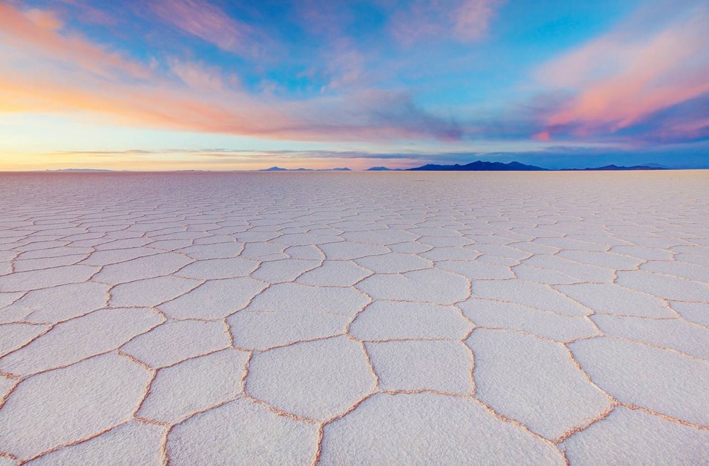 Почему Салар-де-Уюни считается самой впечатляющей соляной пустыней мира?