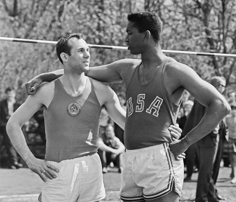 Как скрытый знаменатель влияет на восприятие статистики?