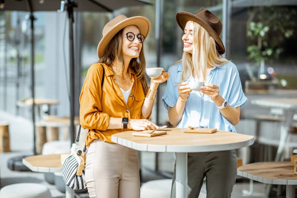 Как сладкий кофе с молоком влияет на женский организм и кожу?