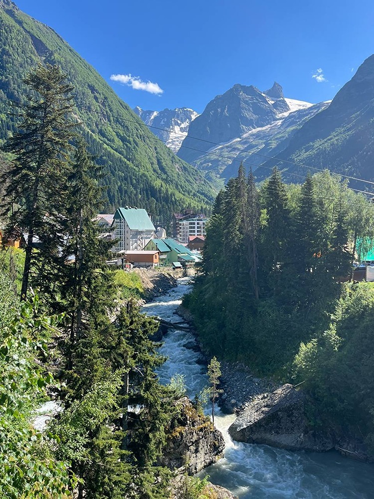 Стоит ли ехать на Кавказ вместо зарубежных гор?