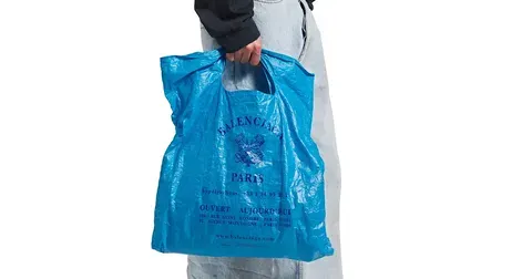 Сколько стоит новая сумка от Balenciaga?
