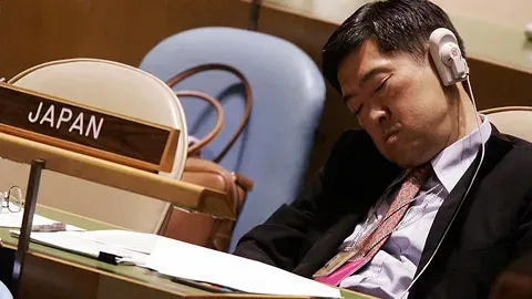 Почему в Японии сон на работе считается признаком усердия?